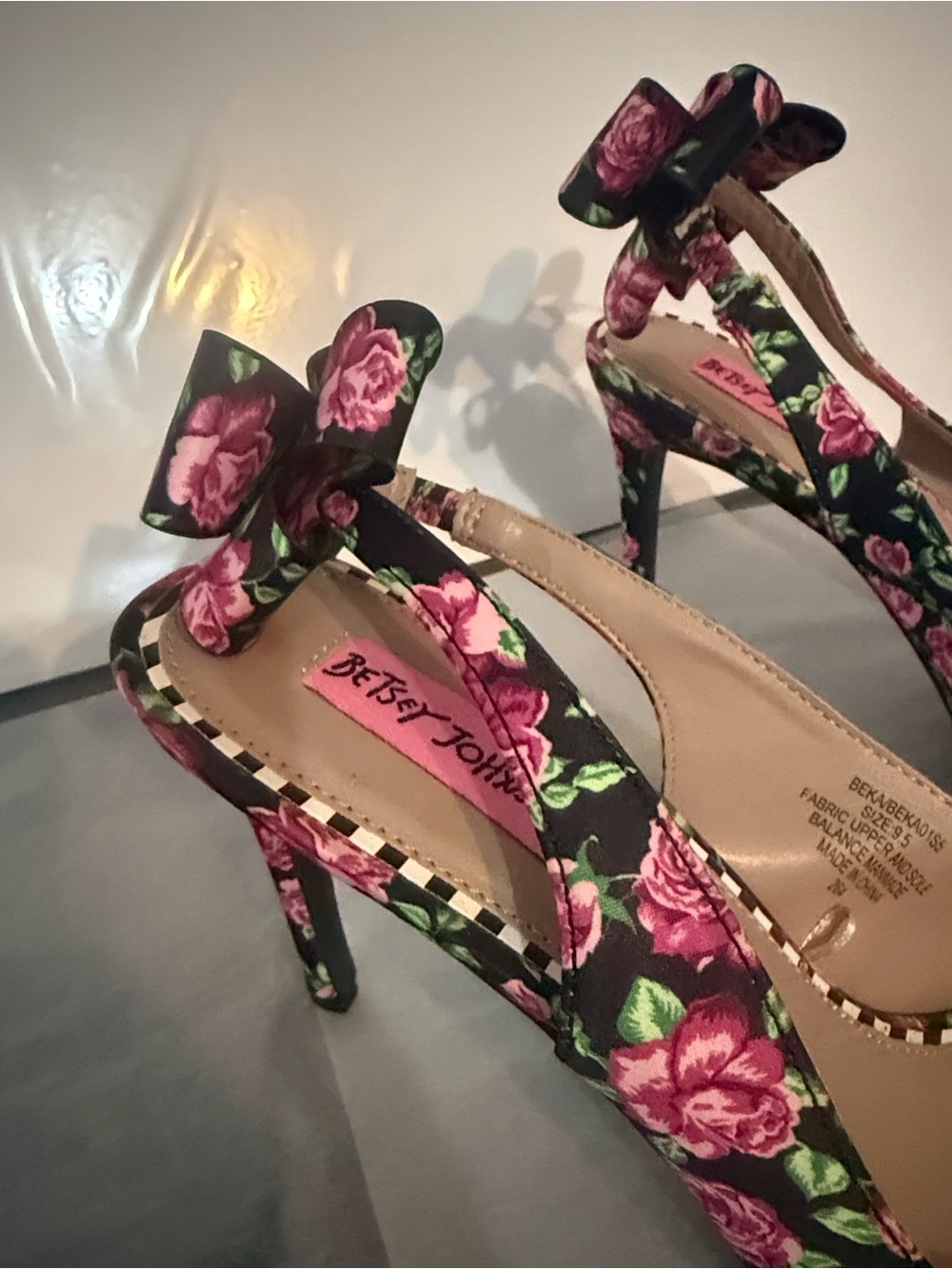 Betsey Johnson Black Floral Pointed-Toe Slingback Heels with Pink Roses - Picture 7 of 10